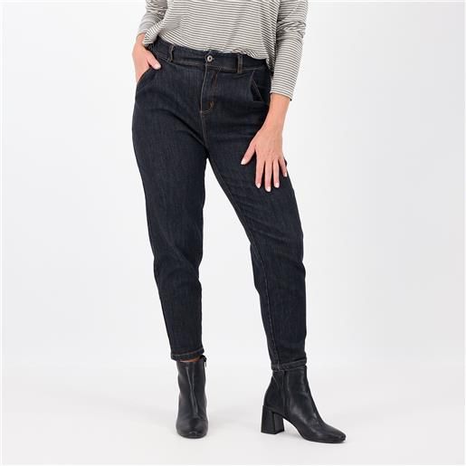 Lucrezia Sciortino jeans a carota con elastico dietro