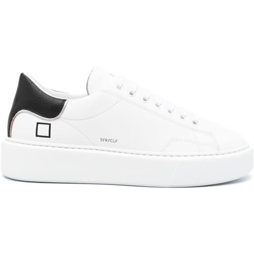 D.A.T.E. sneakers con logo goffrato - bianco