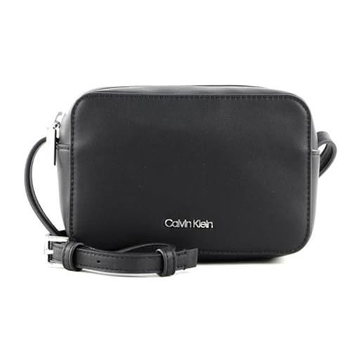 Calvin Klein borsa a tracolla donna ck must camera bag piccola, nero (ck black), taglia unica
