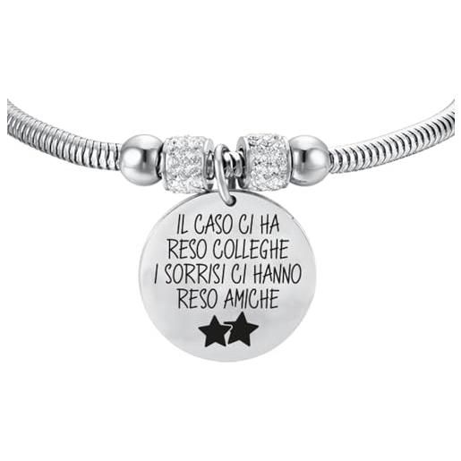 Luca Barra bracciale da donna gioiello realizzato in acciaio con scritta il caso ci ha reso colleghe i sorrisi ci hanno reso amiche. La referenza è: bk2567. 