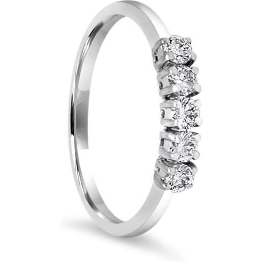 ALFIERI & ST. JOHN anello veretta 5 pietre alfieri & st. John in oro bianco con diamanti ct. 0,71, colore g, purezza si1. Misura 14,5