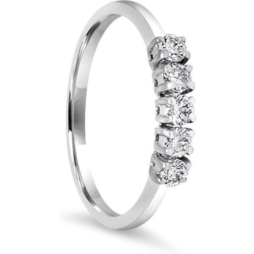 ALFIERI & ST. JOHN anello veretta 5 pietre alfieri & st. John in oro bianco con diamanti ct 0.74 colore g, purezza si 1. Misura 14.5