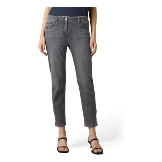 Oltre: jeans skinny grigi con bottoni gioiello grigio. 52 stagione primavera estate 2024. 