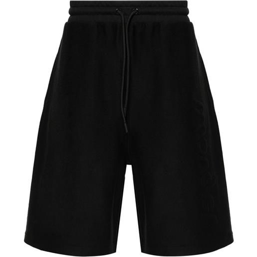 Moncler shorts sportivi con logo goffrato - nero