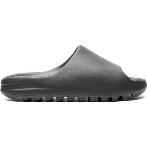 adidas Yeezy sandali slides dark onyx - grigio