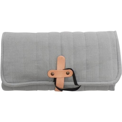 One More In The Family telo grigio per fasciatoio