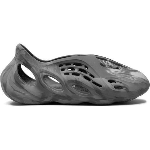 Yeezy sneakers foam runner con cut-out - grigio