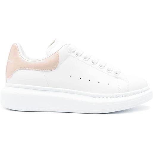 Alexander McQueen sneakers con effetto coccodrillo - bianco