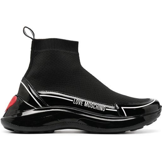 Love Moschino sneakers alte con logo goffrato - nero