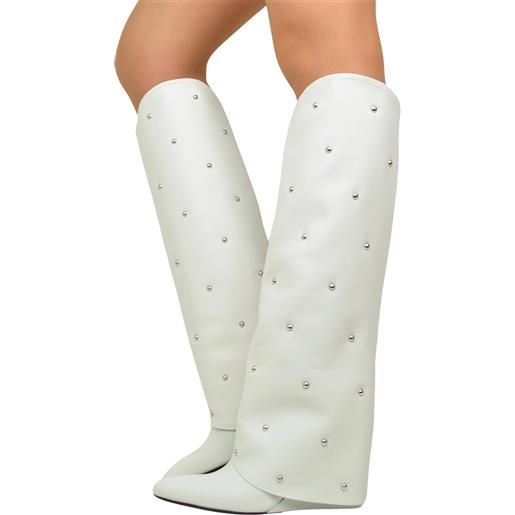 KikkiLine Calzature stivali con ghetta e borchie argentate tacco a zeppa di 9 cm limited edition bianchi
