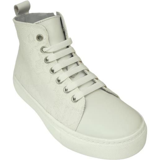 Sneakers bianca alta con decori in pizzo su raso bianco - chiara luciani