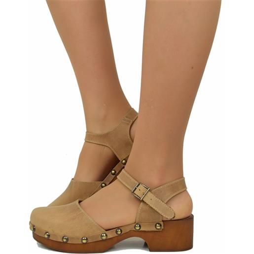 KikkiLine Calzature sandali a zoccolo in pelle ingrassata camel con tacco basso
