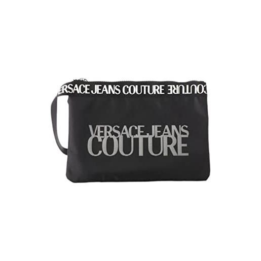 Versace jeans couture pochette/portafoglio con logo a righe e chiusura a zip. Dimensioni in cm: - 18 altezza - 24 larghezza - 1,5 profondità taglia unica nero