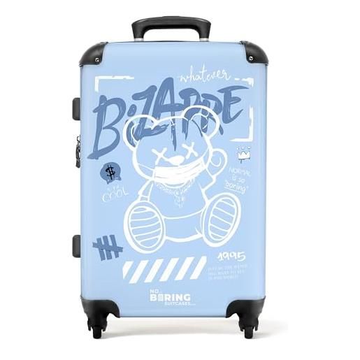 NoBoringSuitcases.com © valigia rigida con ruote, trolley, bagaglio a mano, 4 ruote, lucchetto tsa (street art di un orsacchiotto in blu e bianco), (valigia media 67x43x25 cm)