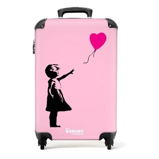 NoBoringSuitcases.com © valigia rigida con ruote, trolley, bagaglio a mano, 4 ruote, lucchetto tsa (ragazza con palloncino a forma di cuore rosa che vola via, 55x40x20 cm)