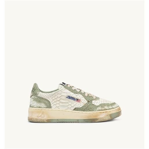 autry sneakers medalist low super vintage in pelle effetto pitone bianco e verde