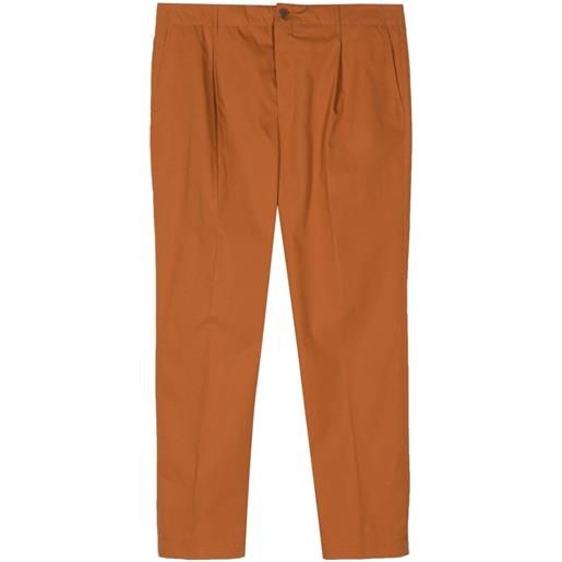 Maison Kitsuné pantaloni affusolati con pieghe - marrone