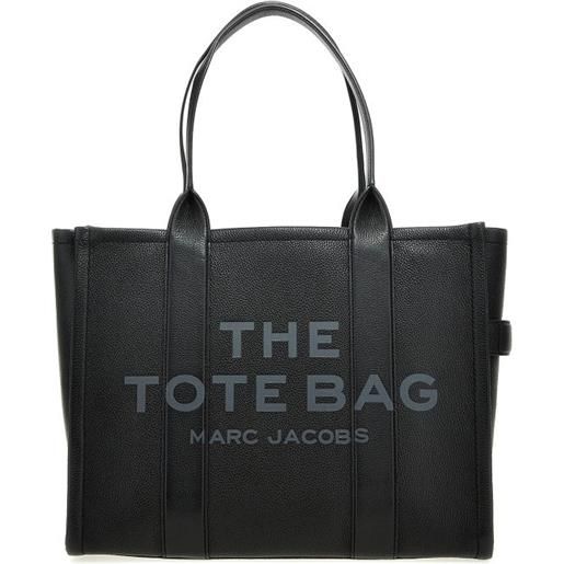 Marc Jacobs acquistando la borsa grande in pelle