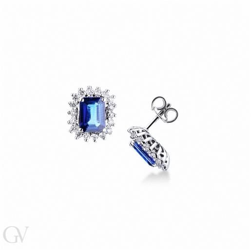 Gioielli di Valenza orecchini a contorno in oro bianco 18k con diamanti e zaffiri blu. 