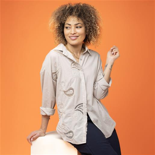 Enjoy camicia in mussola di cotone con inserto intagliato e ricamato made in italy