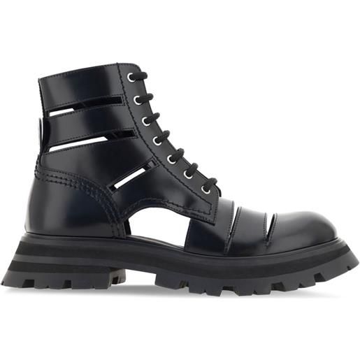 Alexander McQueen anfibi wander con dettaglio cut-out - nero