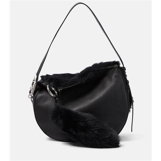 Burberry borsa a spalla knight medium in pelle e shearling
