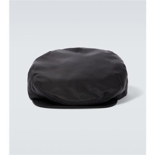 Prada cappello con logo