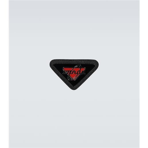 Prada badge con logo rifinito in pelle