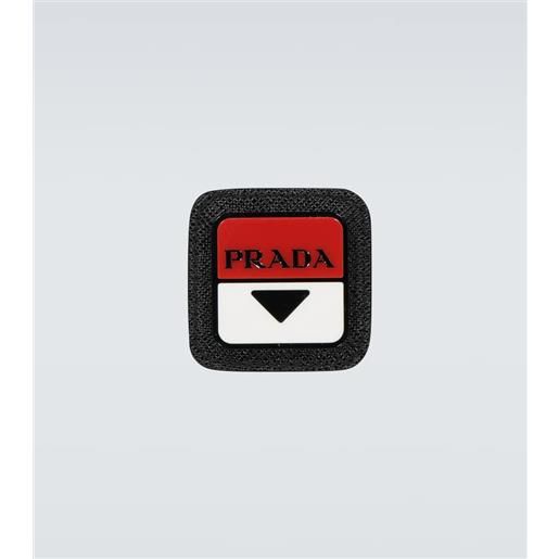 Prada badge con logo rifinito in pelle