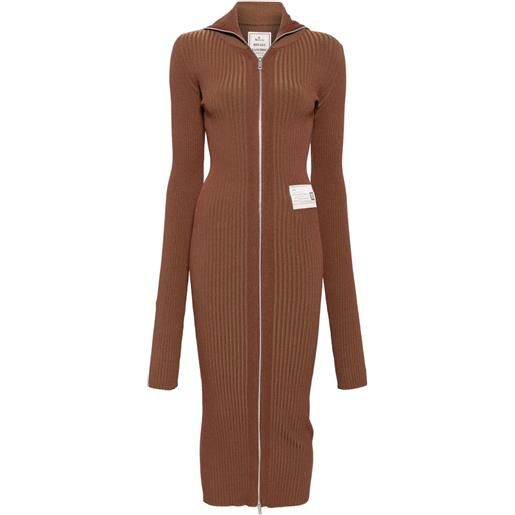 Maison MIHARA YASUHIRO abito midi con applicazione logo - marrone