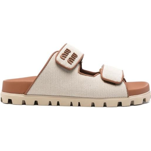 Miu Miu sandali con logo - toni neutri