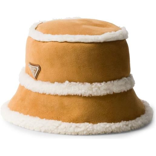 Prada cappello bucket in suede e shearling - marrone