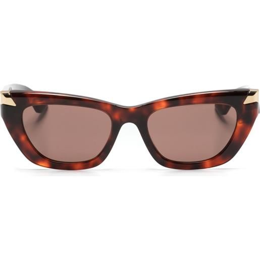Alexander McQueen Eyewear occhiali da sole cat-eye con effetto tartarugato - marrone
