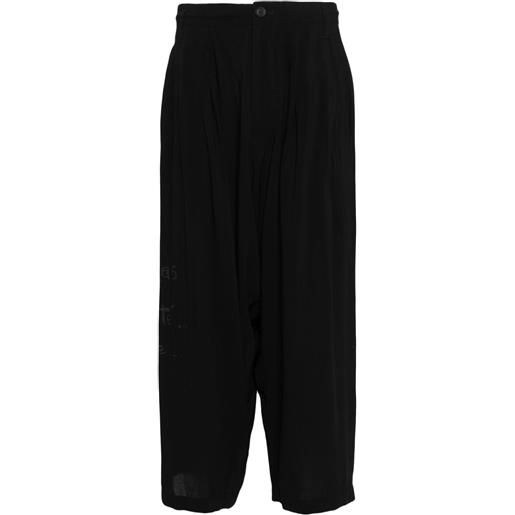 Yohji Yamamoto pantaloni crop con stampa grafica - nero