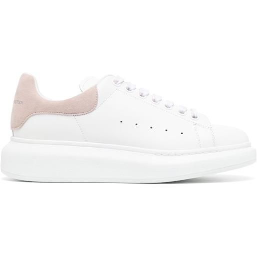 Alexander McQueen sneakers con suola oversize - bianco