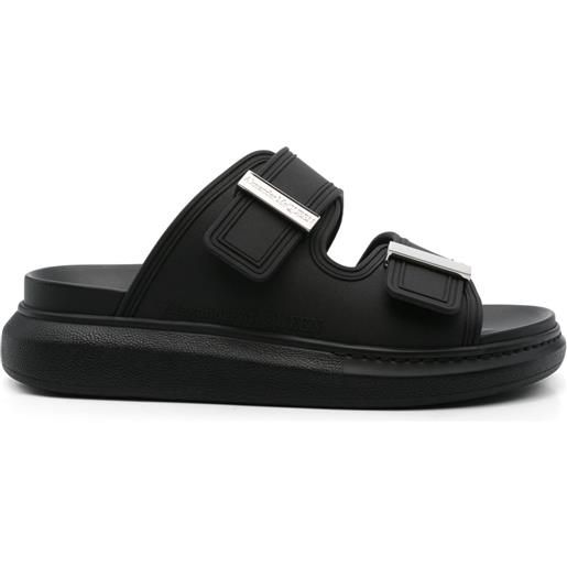 Alexander McQueen sandali con logo inciso - nero