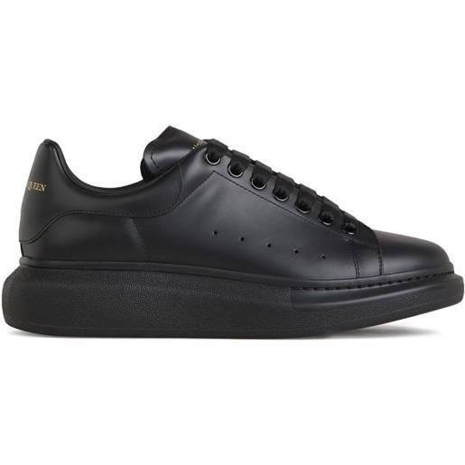 Alexander McQueen sneakers oversize con suola rialzata - nero