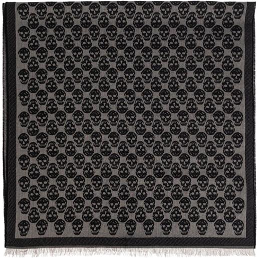 Alexander McQueen sciarpa con frange e motivo teschio - nero