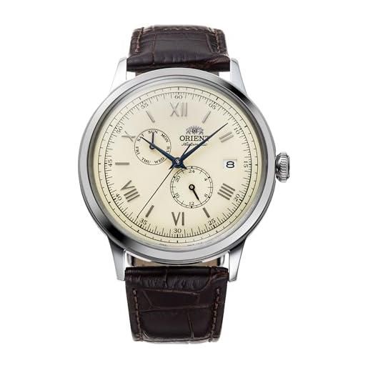 Orient classic bambino v8 - orologio uomo automatico a carica manuale elegante cinturino in pelle marrone cassa in acciaio quadrante giallo - ra-ak0702y30b ra-ak0702y