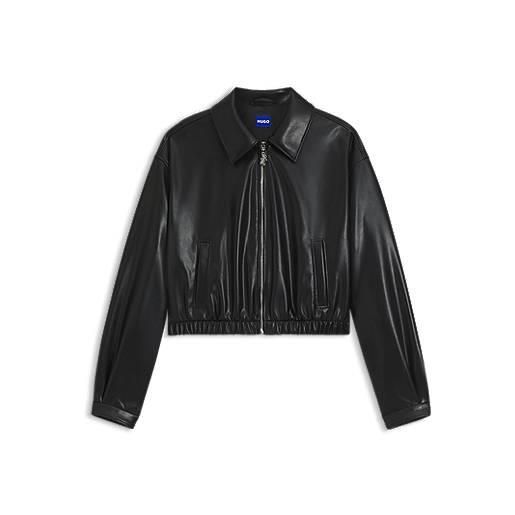 HUGO giubbotto corto in similpelle con logo goffrato sulla parte posteriore, nero