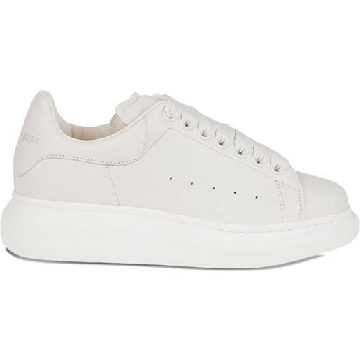Alexander McQueen sneakers oversize con suola rialzata - toni neutri