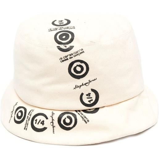 Comme Des Garçons cappello bucket con stampa - toni neutri