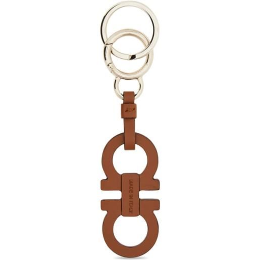 Ferragamo portachiavi gancini in pelle - marrone
