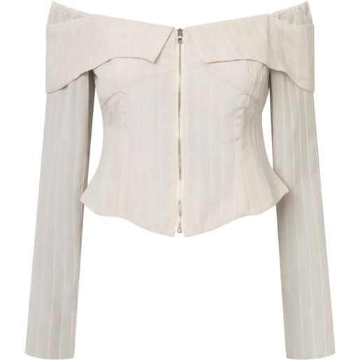 Elena Velez blusa con spalle scoperte - toni neutri
