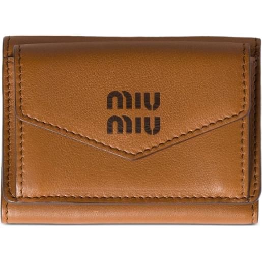 Miu Miu portafoglio in pelle con logo goffrato - marrone