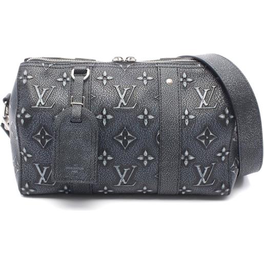 Louis Vuitton Pre-Owned - borsa a spalla goffrata 2021 - uomo - pelle di vitello - taglia unica - grigio
