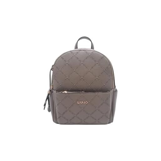 Liu jo zaino comodo, pratico e capiente con doppia chiusura zip. Possiede due tasche interne di cui una con zip. Una tasca frontale con zip e spallacci regolabili 31x23x12 cm 71105 desert taupe