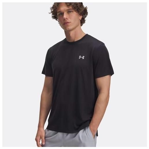 Under Armour uomo launch camo short sleeve, maglietta manica corta morbida e leggera con orlo laterale, comoda t-shirt sportiva da palestra per l'allenamento, black/reflective, md
