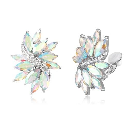 Bella Donna Felice In Orecchini Di Lusso Di Modo Gioielli Brillanti Del Diamante Con I Brilliants Retro Ritratto Sexy Di Stile Image87510937