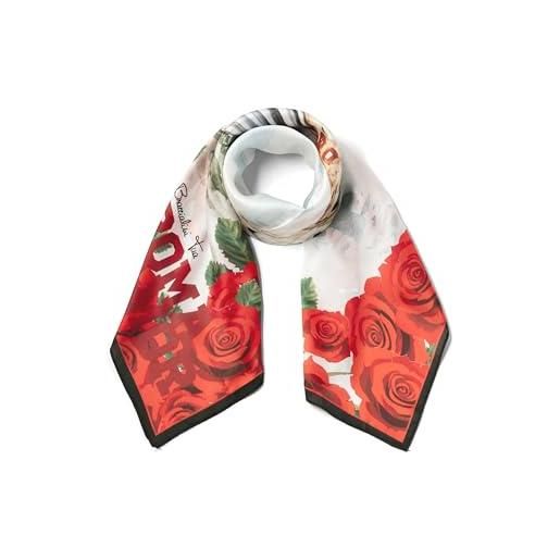 Braccialini foulard foulard realizzato in tessuto poliestere effetto seta sul quale risalta decorata con una stampa che celebra la magnifica roma con il colosseo e da dettagli raffinati e romantici. 